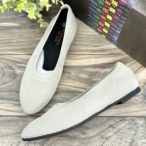 NIB Bernie Mev 40 Nikki Stretchy Knit Comfort Ballet Flats Nude Silver